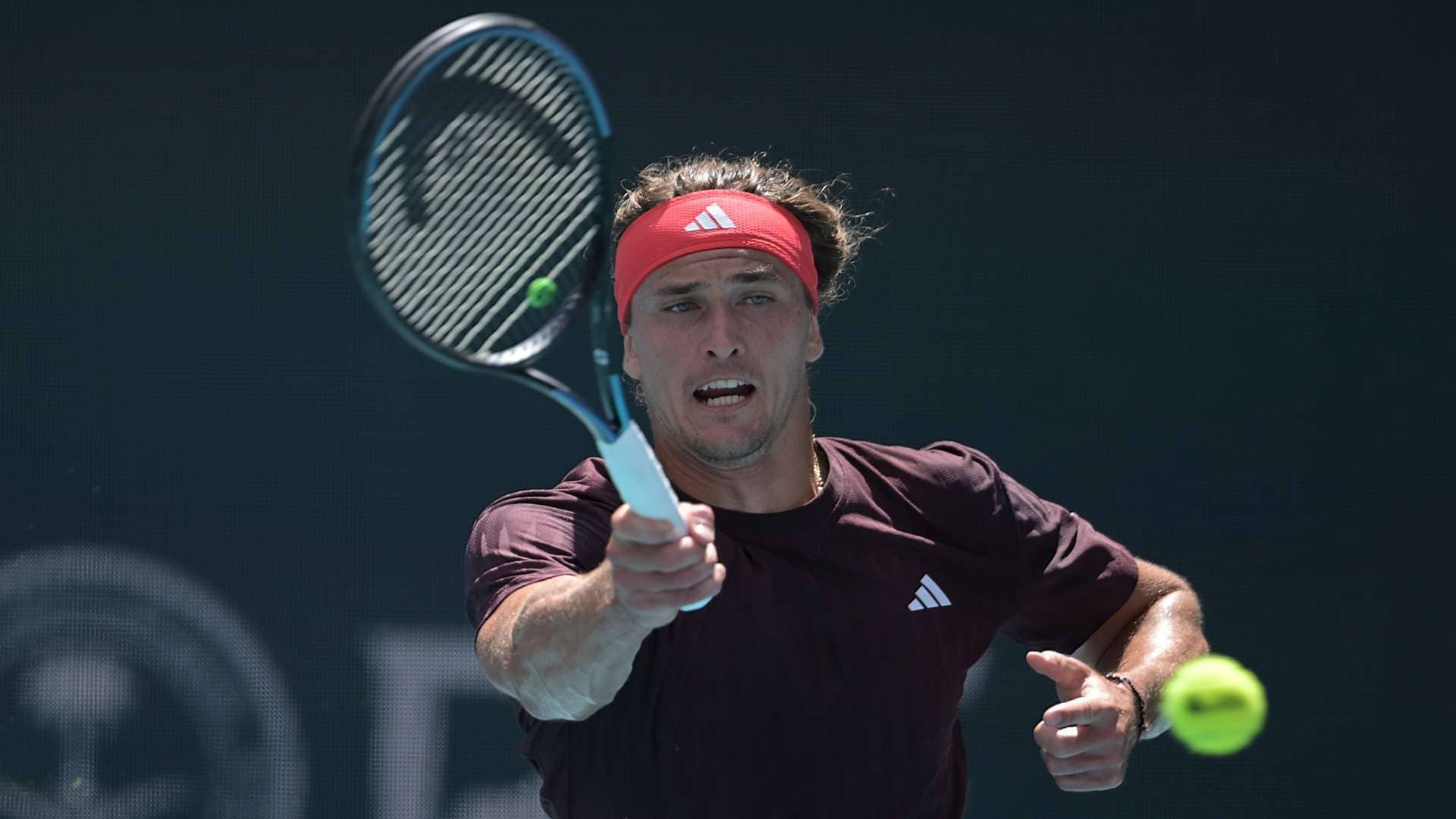 Former finalist Alexander Zverev improves to 18-9 at the Miami Open presented by Itau.